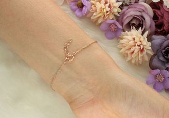 Bransoletka celebrytka ze srebra 925 z różowym pozłacaniem, zdobiona okrągłą blaszką (1,1 cm). Długość 18 + 2 cm. Subtelna i stylowa – idealna na prezent.3.jpg